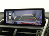 パノラミックビューモニター付きです。車両を上から見たような映像を画面に表示。運転席からの目視だけでは見にくい、車両周辺の状況をリアルタイムでしっかり確認できます。