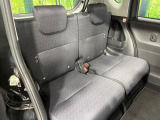 後部座席も気になるようなキズ・汚れやへたり等、大きなダメージはなく、良好な状態です。