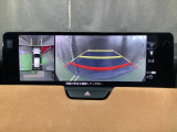 狭い場所での駐車やすれ違いなどでより的確な運転操作に役立つ360&deg;ビューモニターが装備されています。