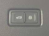 ●電動リアゲート:ワンタッチでリアゲートの開閉ができ、荷物などで両手が塞がっている状態でも簡単に開閉ができる便利機能です。