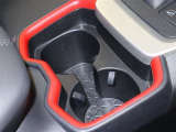 運転席にもカップホルダーがございます。
