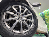 【15インチアルミホイール】外観にマッチしたアルミホイールを装着しております。各種アルミホイールや、スタッドレスタイヤも取扱いしております。是非ご相談ください♪