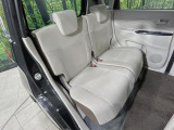 後部座席も気になるようなキズ・汚れやへたり等、大きなダメージはなく、良好な状態です。