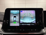 アラウンドビューモニターは真上から見下ろした様に車の周囲を表示することで、駐車時の安全性と利便性を高めます。