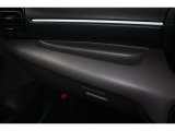インパネテーブル装備!車内での小物などを一時的に置くとき利用できます。