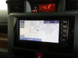 遊びにも仕事にも便利な7インチBluetooth機能搭載のナビを装備しています。インダッシュタイプなので見た目もスッキリ、TV視聴もできます。
