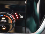 寒い時期でも快適なドライブをサポートするシートヒーターが装備されています。