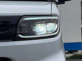 【LEDヘッドライト】悪天候や夜間走行時も良好な視界を確保し安心して運転できる高輝度LEDヘッドライトを装備!点灯速度が早く、消費電力も抑えられています。