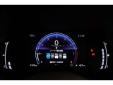 とっても見やすいメーターです。夜間時はラグジュアリーな気分にさせてくれる照明が魅力ですので、夜のドライブも楽しみになりますよ♪