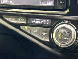 【オートエアコン】一度お好みの温度に設定すれば、車内の温度を検知し風量や温度を自動で調整。暑い&hellip;寒い&hellip;と何度もスイッチ操作をする必要はありません。快適な車内空間には必須の機能ですね♪