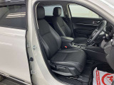 運転者にとっては日々使用することとなる運転席です。運転席が快適だと運転に集中することができますね。