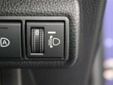 人や荷物を満載しても、対向車や先行車に迷惑をかけない、室内からヘッドライトの光軸を調整できます。