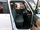 前席ヒーター付シート。冬でも快適です。