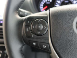 ステアリングスイッチ付き。前方から目を離すことなく操作することが可能です。