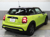 &ldquo;往年のMINIブランドらしさ&rdquo;を感じさせる人気3ドアタイプのクーパーが入庫。外観ゼスティーイエローカラーは雰囲気が良く、内観外観の状態が良好でおススメです。