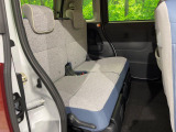 後部座席も気になるようなキズ・汚れやへたり等、大きなダメージはなく、良好な状態です。