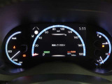 とっても見やすいメーターです。夜間時はラグジュアリーな気分にさせてくれる照明が魅力ですので、夜のドライブも楽しみになりますよ♪
