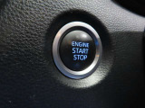 プッシュスタートです。エンジンの始動、停止がワンタッチ操作で出来ます。