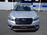 SUBARU 認定U-Car Premium:SUBARU 認定U-Carのうち、AIS評価点4.5点以上・走行距離3万キロ未満、使用月数36ヶ月未満という更に厳選したハイクオリティなクルマのみをラインアップ。