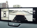 【360&deg;ビューモニター】シースルービューでさらに移せる範囲が広くなってます。駐車が苦手な方も、これがあれば安心です!狭い駐車場や花壇などがあって心配な駐車シーンでも、死角がなく安全が確保できます♪