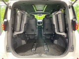 後席を格納すると、これだけの広さが!シーンに合わせたシートアレンジで、大きな荷物も積むことが出来ます♪