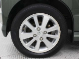純正アルミホイールは精度が高く、走行の安定性が優れています。タイヤサイズ165/60R14