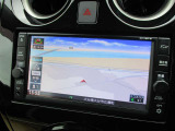 日産純正の地デジ対応ナビゲーションが装着されてます。