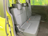 後部座席も気になるようなキズ・汚れやへたり等、大きなダメージはなく、良好な状態です。