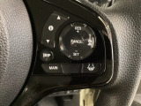 ハンドルにHondaセンシング系のクルーズコントロールやレーンキープアシストなどの操作スイッチが装備されています。ハンドルから手を離さず安全に操作できます。