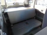 後部座席も気になるようなキズ・汚れやへたり等、大きなダメージはなく、良好な状態です。