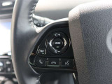 ステアリングスイッチ付き。前方から目を離すことなく操作することが可能です。