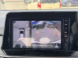 車を空から見たような映像が映る、アラウンドビューモニターで車両周辺の安全確認も一目でできます!小さなお子様や障害物も確認できるので、運転のし易さだけではなく事故防止にも役立ちます♪