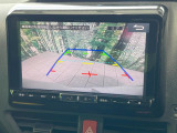 【バックカメラ】駐車時に後方がリアルタイム映像で確認できます。大型商業施設や立体駐車場での駐車時や、夜間のバック時に大活躍!運転スキルに関わらず、今や必須となった装備のひとつです!