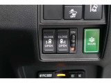 ◆◆両側電動スライドドア!!荷物で手が塞がる時など簡単にドアの開閉が出来ます!何より力いらずで開閉OK!女性やお年寄りにも優しい♪電動機能はOFFにもできますから元気なお子様の駆け出しも安心!