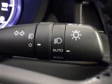 【オートライト】車外の明るさに応じて、自動的にライトの点灯・消灯をしてくれます。