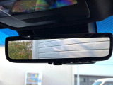 【デジタルインナーミラー】後席の大きな荷物や同乗者で後方が確認しづらい時でも安心!カメラが撮影した車両後方の映像をルームミラー内に表示。クリアな視界で状況の確認が可能です!
