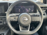 ステアリングにナビ操作可能なボタンがあるので音量調節やチャンネル切り替えができます!!