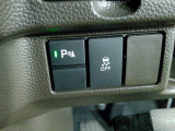 パーキングセンサーや横滑りを防ぐVSA等のスイッチ類は運転席の右側、手の届きやすい位置にあります。