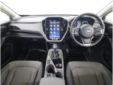 ■視界良好で運転しやすいコックピットです。シンプルで操作性の良いインパネ回りにデザインされ、SUBARUは安全性能に徹底的にまでこだわった視界設計を行っています。