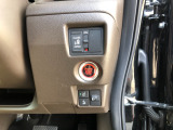 【片側電動スライドドア】リモコンや運転席のスイッチ操作のほか、ドアハンドルを少し引くだけでリアドアが自動開閉します♪