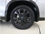 純正18インチアルミホイール装備・タイヤサイズ225/55R18