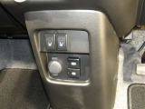 運転席・助手席は共にシートヒーター付なので、寒い日の朝の通勤も快適です♪