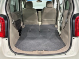 リアシートを倒すと、ラゲッジスペースを広くお使いいただけます!