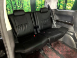3列目シートはもちろん状態良好☆大人でもゆったりと座って頂けますので、大人数でのお出かけもラクラクです♪ご家族で、気の知れた仲間で、ドライブに行くのが楽しみですね♪