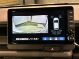 リバースギアに入れるだけで後方の表示へ切り替わります。夜間や雨の日の駐車も楽になりますよ。