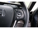 Hondaセンシングの機能のひとつ、アダプティブクルーズコントロール付!アクセルから足を離しても設定したスピードと前車との車間を保ち走行してくれます!車線維持もアシスト☆高速道路で疲労軽減ですね☆