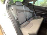後部座席も気になるようなキズ・汚れやへたり等、大きなダメージはなく、良好な状態です。