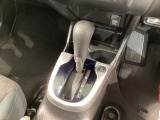 掌に伝わる、確かな高揚。直感的に扱える軽快な操作性と、しっくりと馴染む質感が、走り出しの瞬間をよりスマートに、よりドラマチックに演出します。