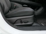 運転席はパワーシートです