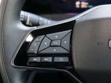 便利なステアリングスイッチ装備です。